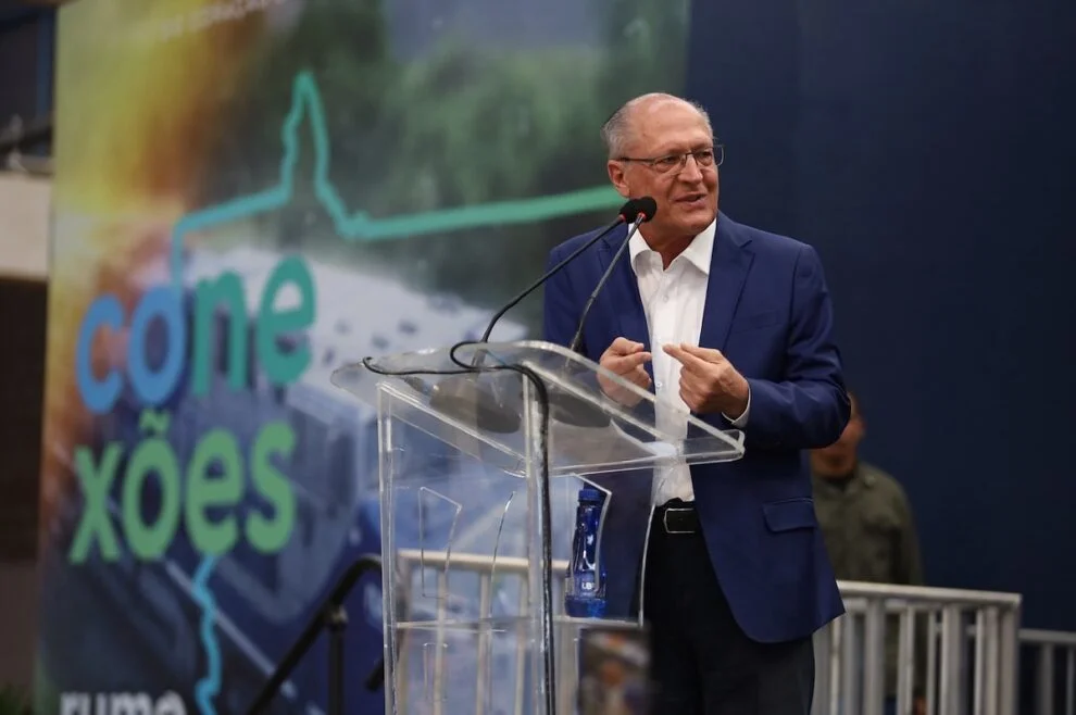 Alckmin confirma que governo elevará mistura da gasolina na 4ª feira