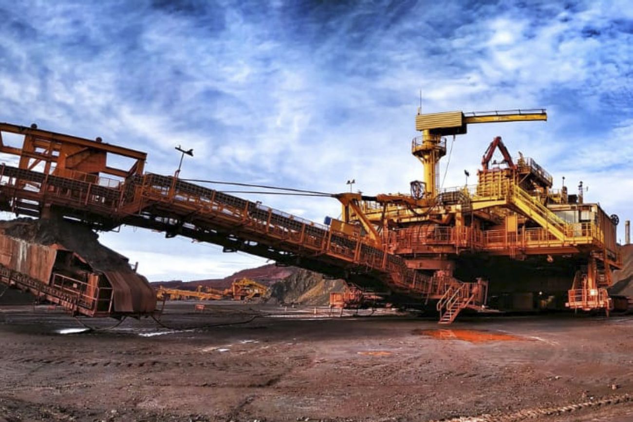 Minério de ferro sobe, impulsionado pela demanda resiliente da China