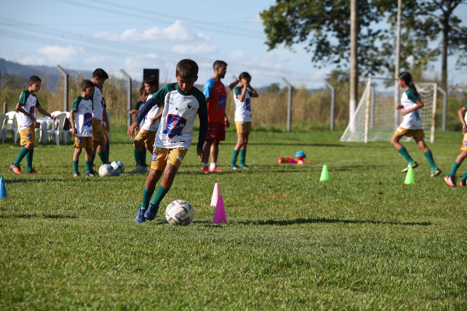 Projeto Zico 10 encerra segundo ciclo em Vila Bom Jesus com tarde de futebol, cidadania e emoção