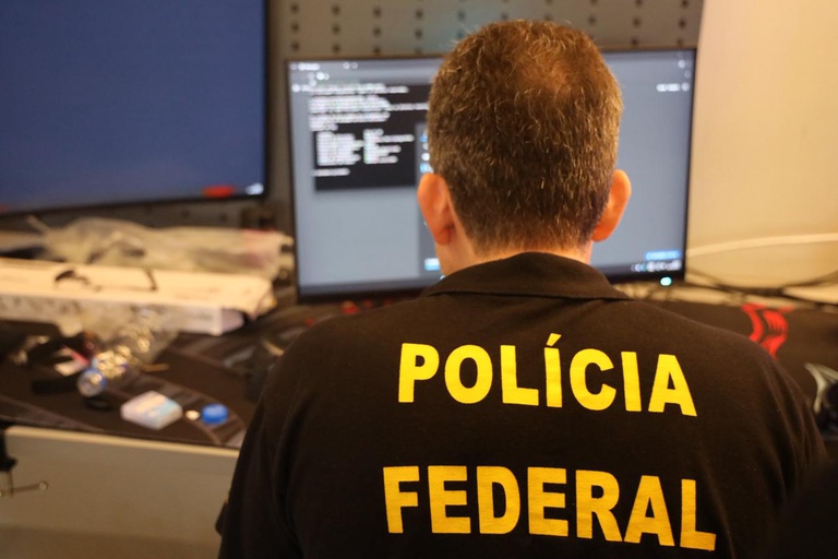 PF deflagra operação contra anúncios digitais fraudulentos que simulavam serviços públicos