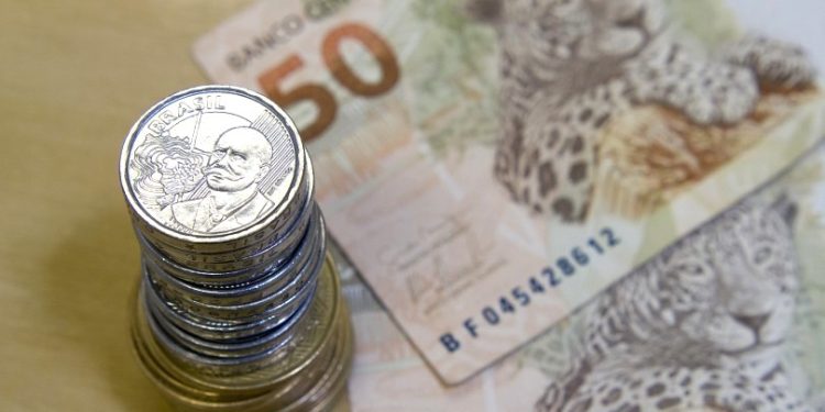 Receita Federal passará a cobrar imposto em transferências bancárias feitas via PIX