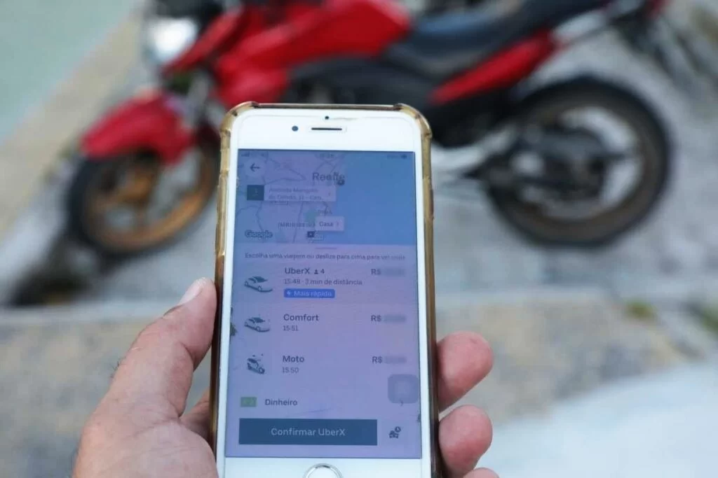 Uber e 99 são multadas em R$ 98 mil após relatos de cobranças abusivas
