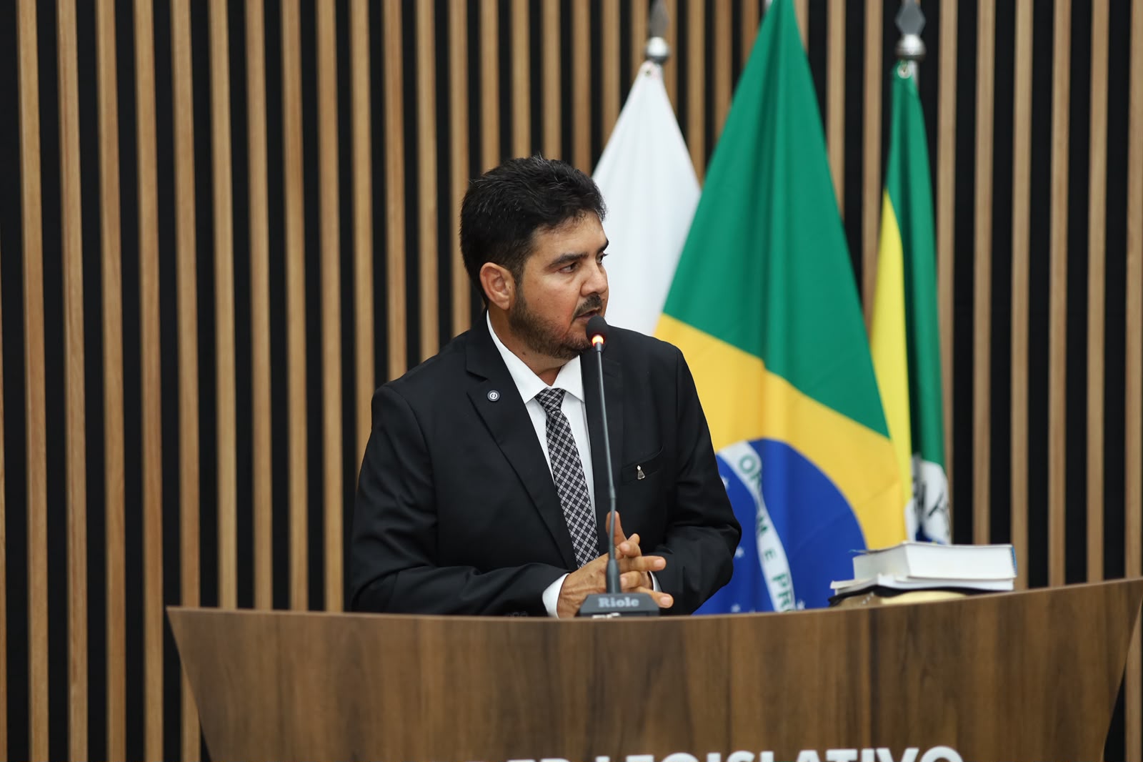 Flávio Gomes é reeleito presidente e vai comandar a Câmara de Canaã até 2028