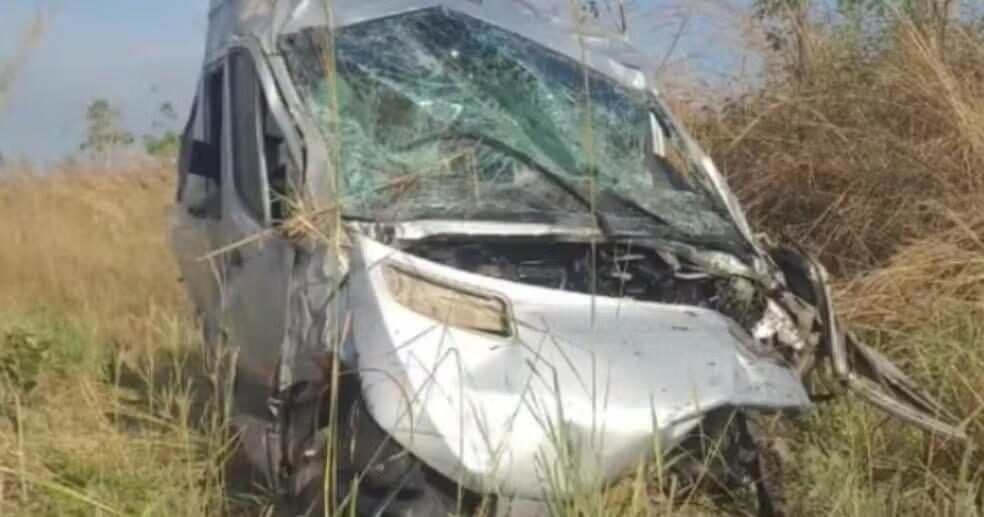 Acidente entre van e carro deixa três mortos no Maranhão