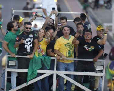 Advogada de Flávio diz que só apresentará dados de sigilo após análise de dados de Lula