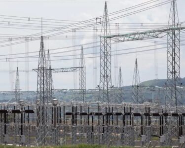 Aneel prevê três leilões de transmissão de energia em 2027