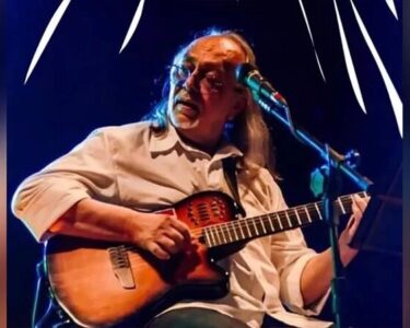 Cantor Nilson Chaves é hospitalizado após sofrer isquemia cerebral