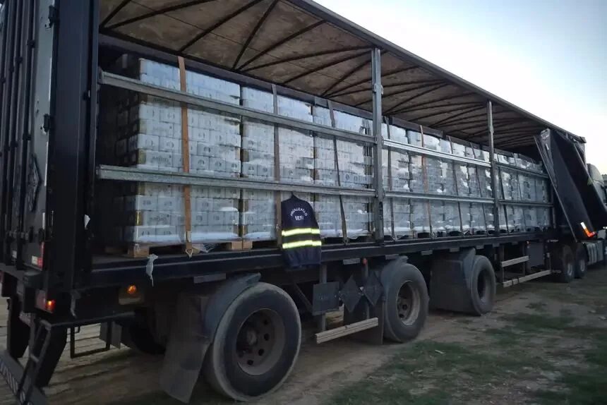 Cargas de cerveja avaliadas em mais de R$ 1 milhão são apreendidas em São Geraldo