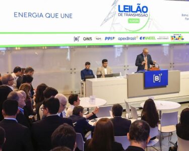 Com muita disputa, Aneel leiloou oito lotes de transmissão de energia