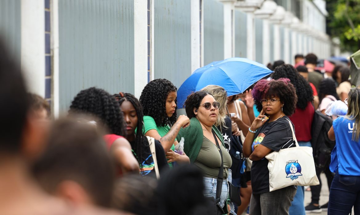 Enem 2026: mulheres e pardos lideram número de inscrições confirmadas