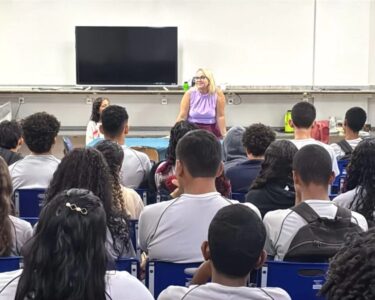 Escola Geraldo Veloso promove palestra sobre democracia, respeito e liberdade