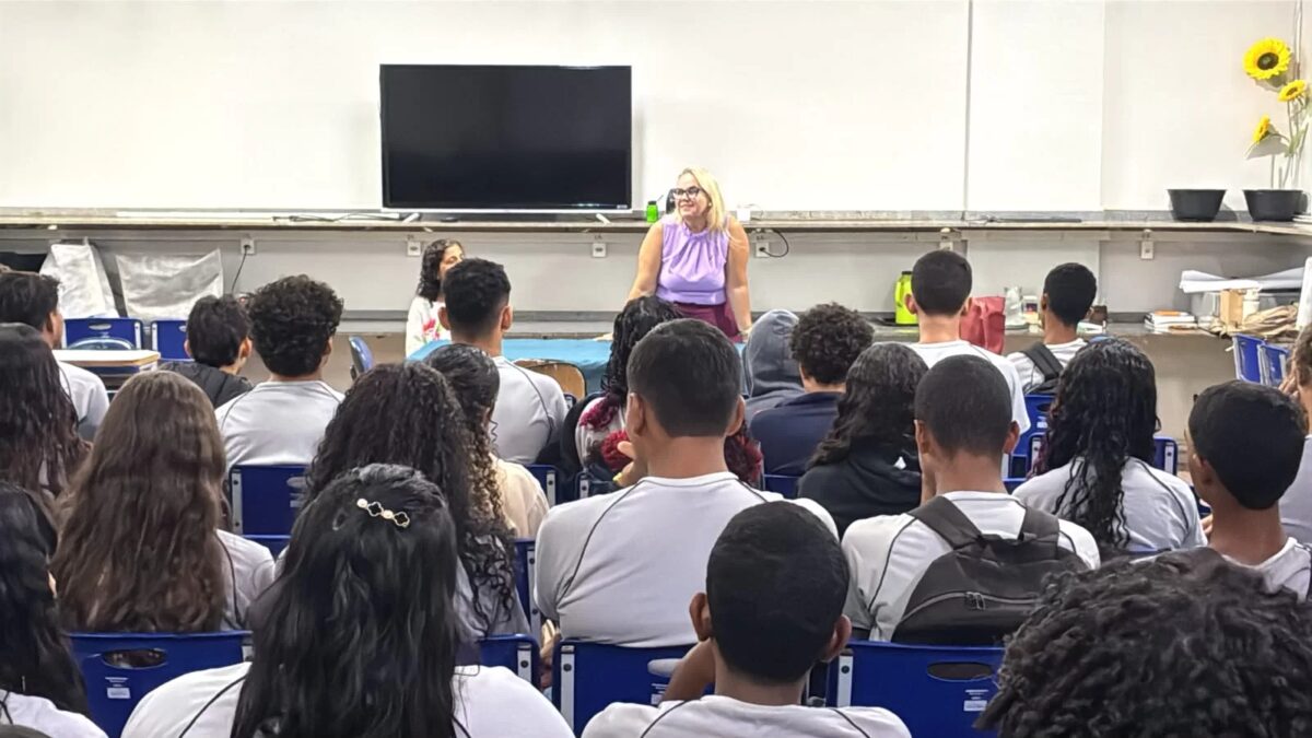 Escola em Marabá debate democracia após agressão a professora