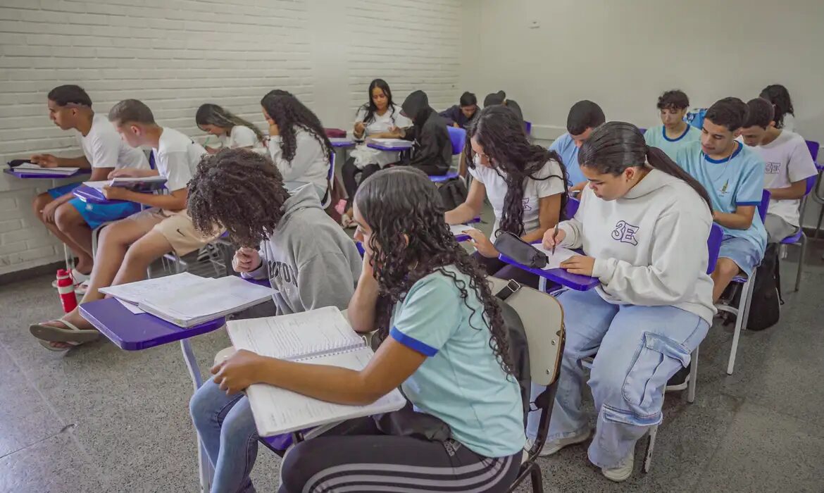 Estudantes brasileiros cobram foco em ensino e professores na educação