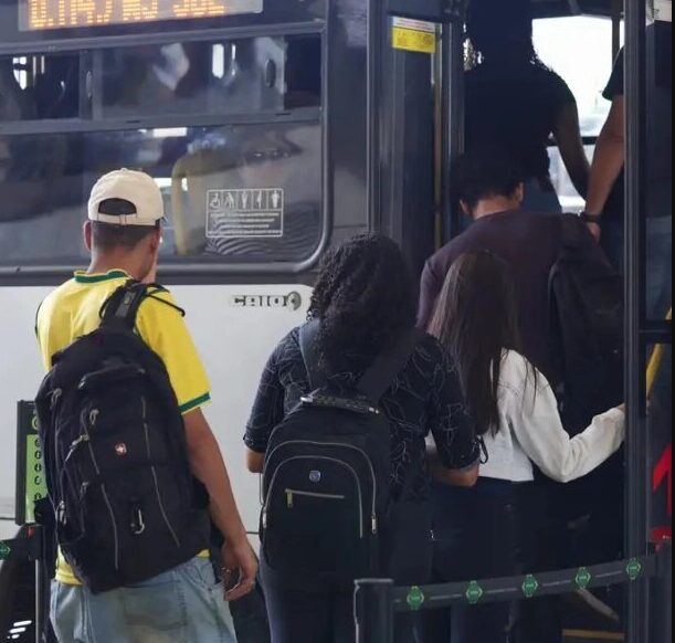 Falhas no transporte público no Nordeste impulsionam hashtags no X por direito ao voto