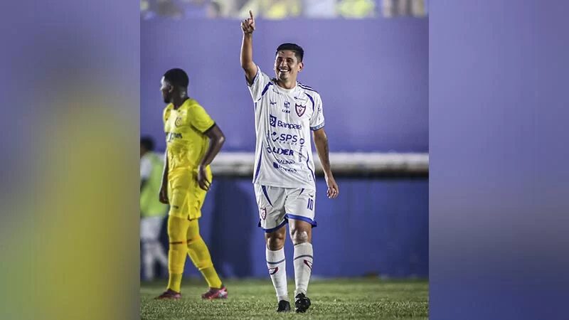 Felipe Pará renova com o Águia e manda recado para 2027
