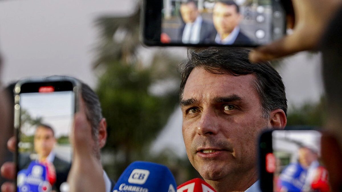 Flávio Bolsonaro aceita proposta de Lula para quebra de sigilo