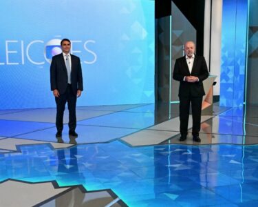 Flávio Bolsonaro diz que não vai privatizar Petrobras, Caixa e BB: 'fake news'