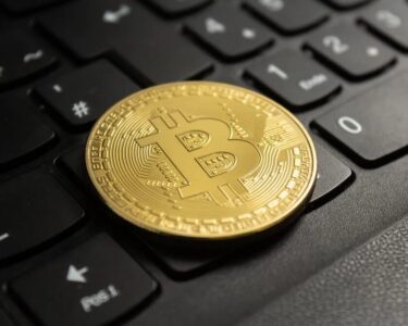 Hackers roubam R$ 34 bilhões no maior ataque da história das criptos