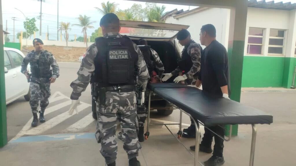 Homem em liberdade condicional morre em confronto com a PM
