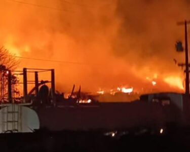 Incêndio de grandes proporções atinge área de serraria em Portel, no Marajó
