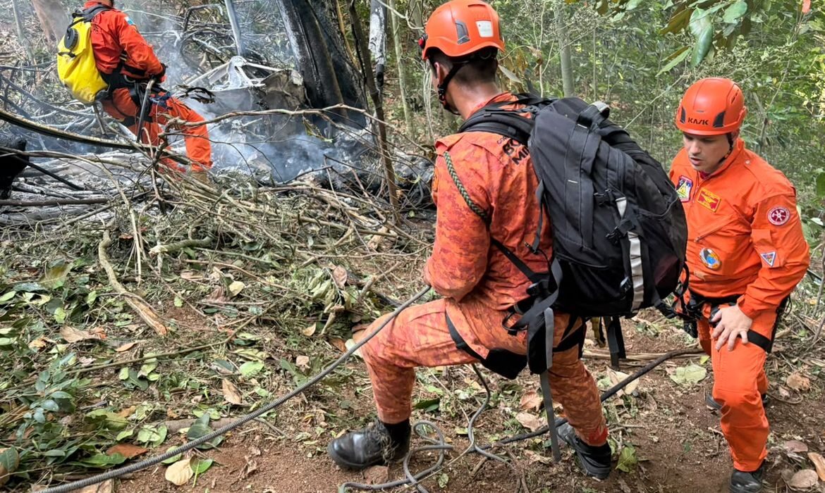 Justiça bloqueia R$ 10 milhões de empresa após queda de helicóptero
