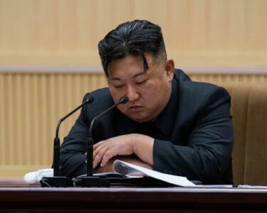 Kim Jong-un estaria em coma após suposta hemorragia cerebral, diz jornal