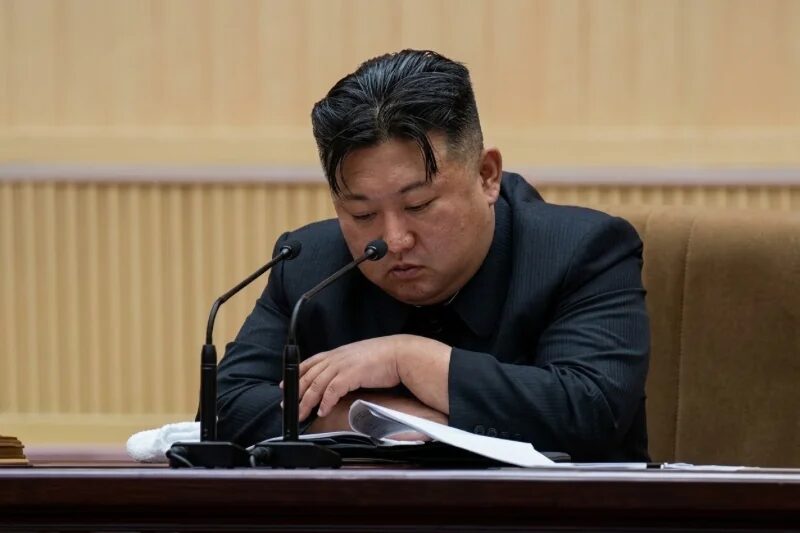 Kim Jong-un estaria em coma após suposta hemorragia cerebral, diz jornal