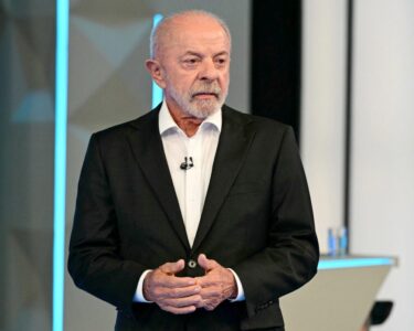 Lula: Flávio só ouviu falar de Manaus quando pai dele riu de pessoas sem oxigênio