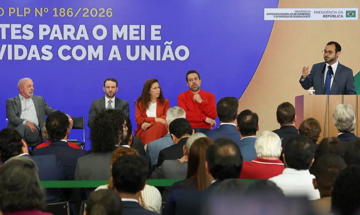 Governo sanciona lei que perdoa dívidas e amplia limites do MEI