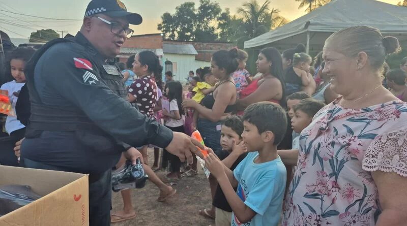 Parauapebas: PM realiza festa com entrega de presentes na Vila Cedere I