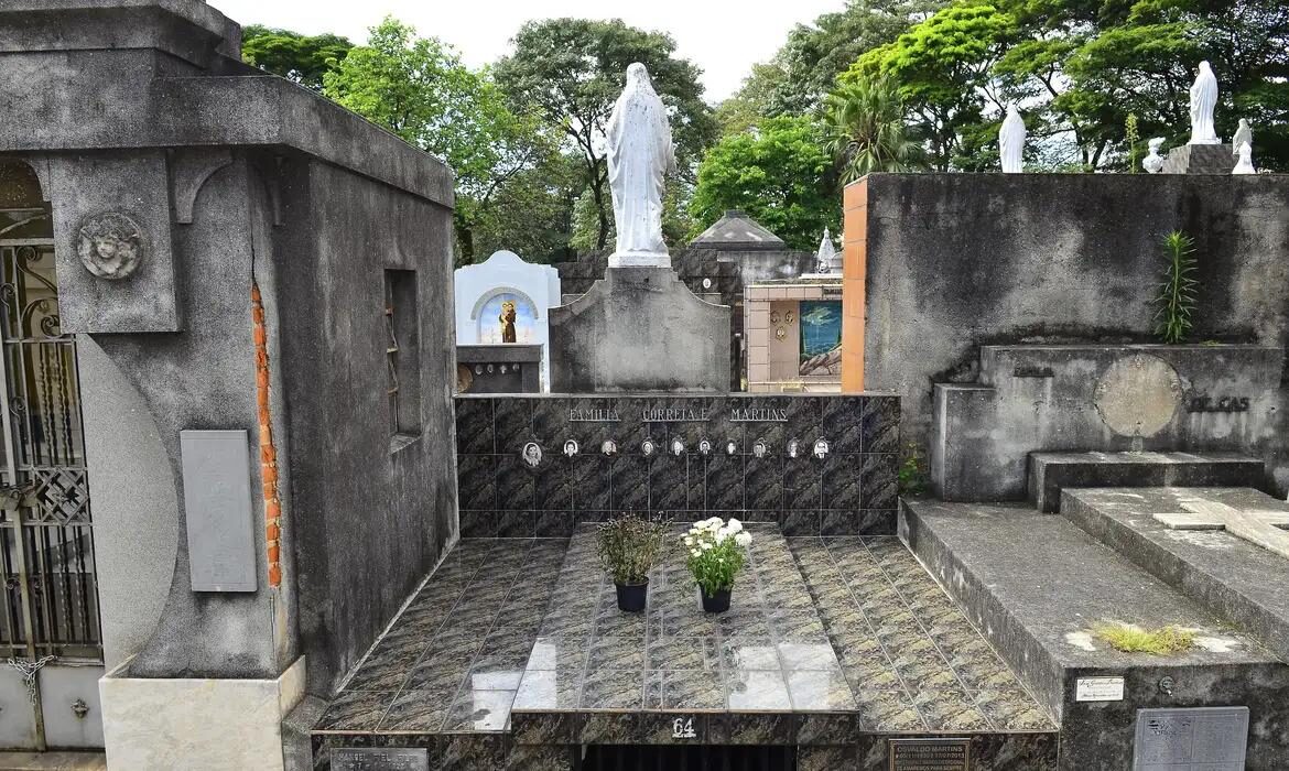 Polícia e prefeitura investigam esquema de venda de dados de falecidos para funerárias em São Paulo