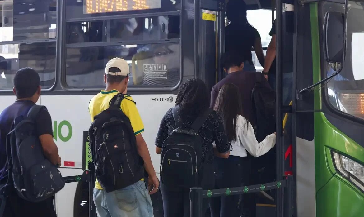 Prefeituras e estados devem garantir transporte gratuito no 2° turno