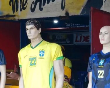 Rancho Não Posso me Amofiná tem propaganda de Flávio Bolsonaro recolhida