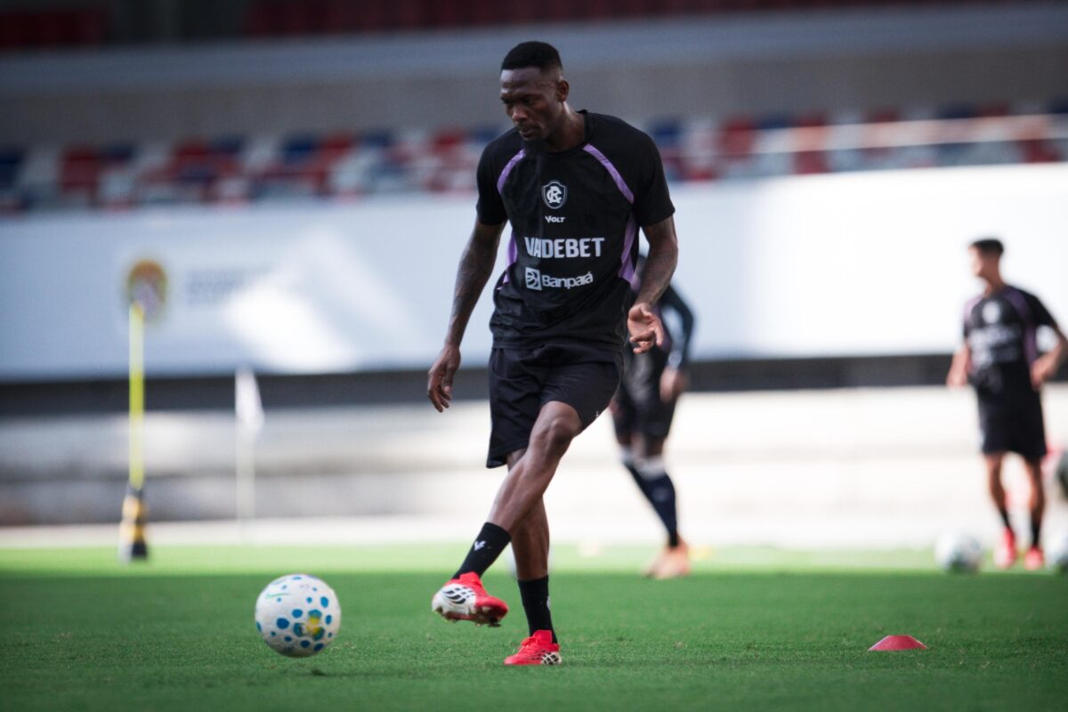 Zagueiro Tchamba tem futuro incerto no Remo devido à Série B