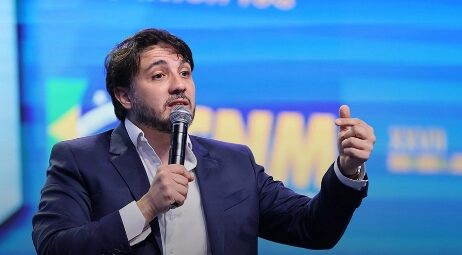 Renan Santos diz que eleitor dele que quiser votar em Flávio vai ‘pagar mico’ e ‘perder tempo’