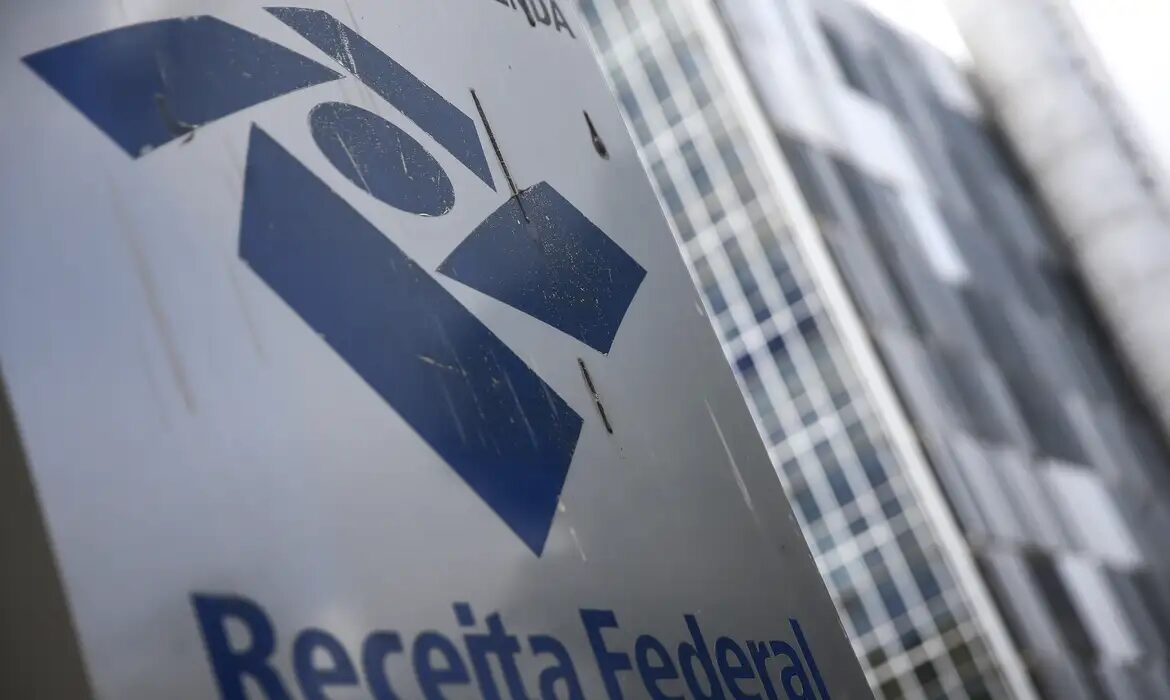 Receita Federal paga mais de R$ 41 bilhões em restituições do imposto de renda em 2026