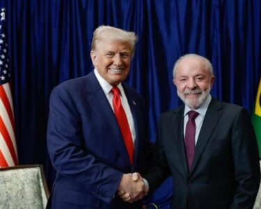 Sem provas, Trump questiona eleição no Brasil, mas diz que ‘gosta’ de Lula