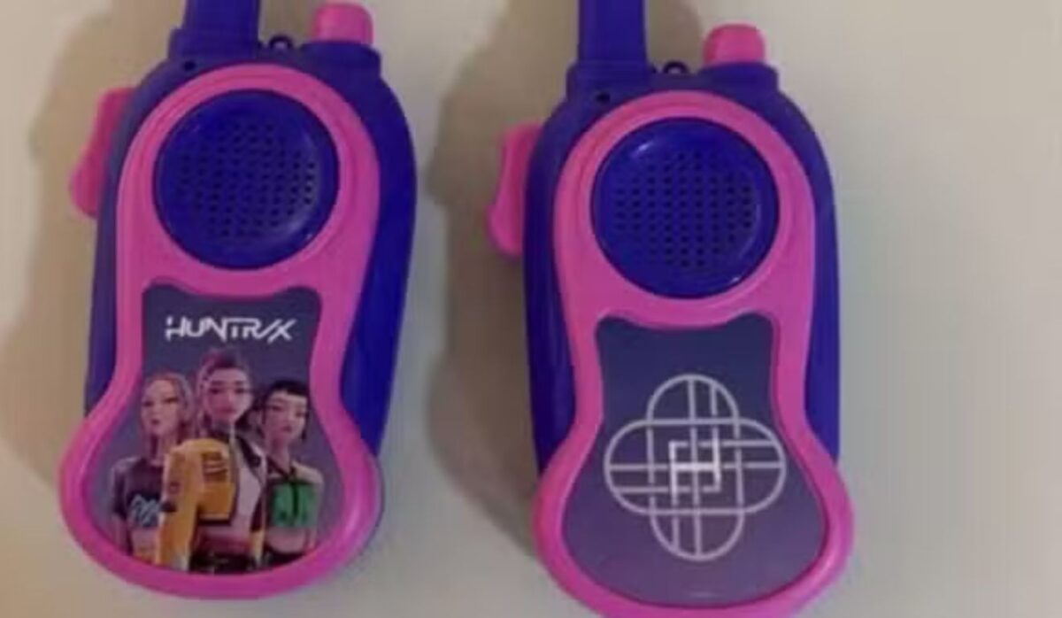 Polícia investiga homem que falou com menina de 4 anos por walkie-talkie